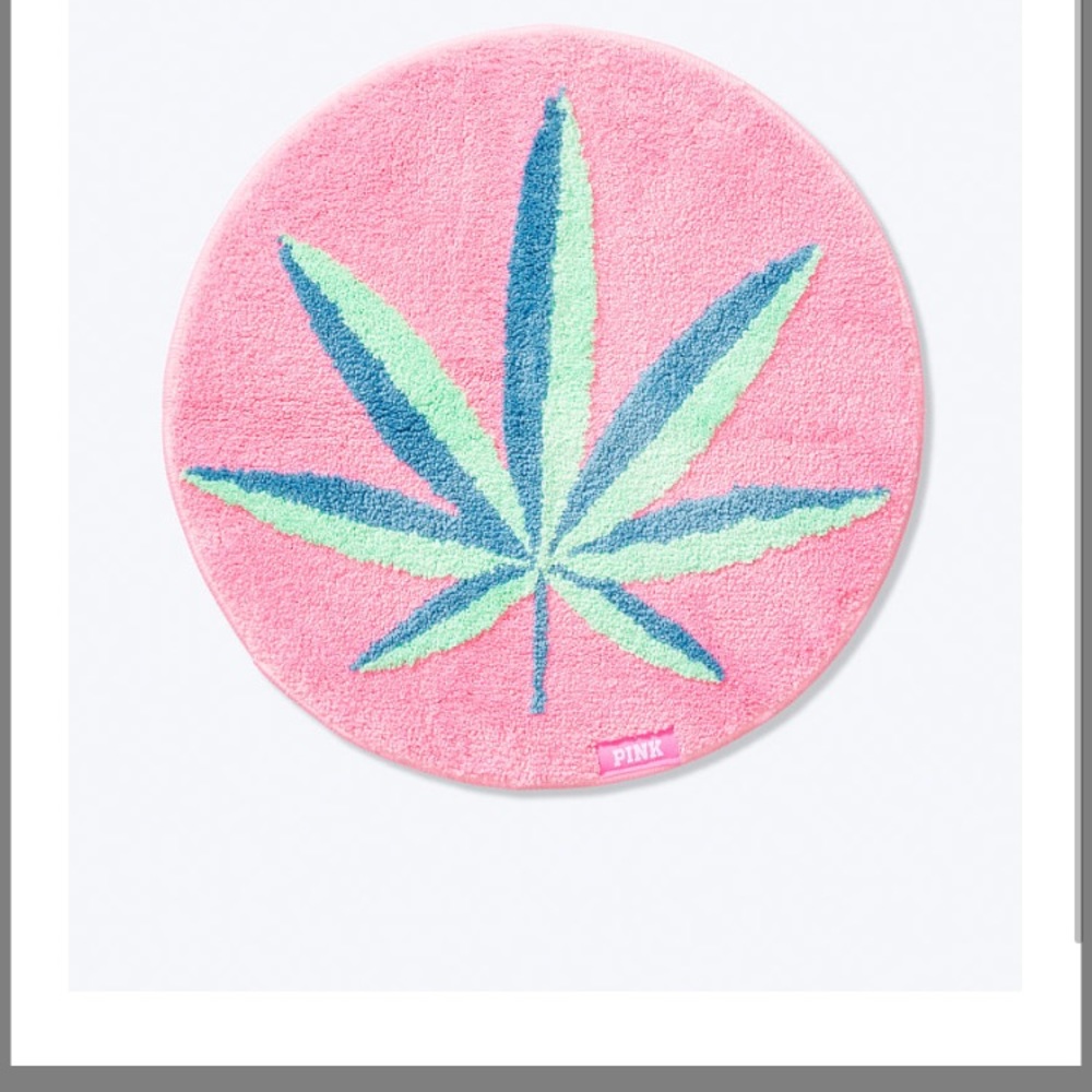 Bundle of VS Pink coco chill bath mat and dish!